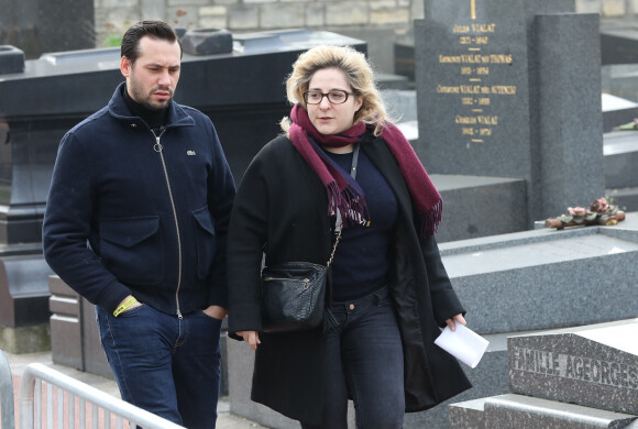 Marilou Berry et son compagnon Alexis lors des obsèques de Véronique Colucci au cimetière communal de Montrouge, le 12 avril 2018.
