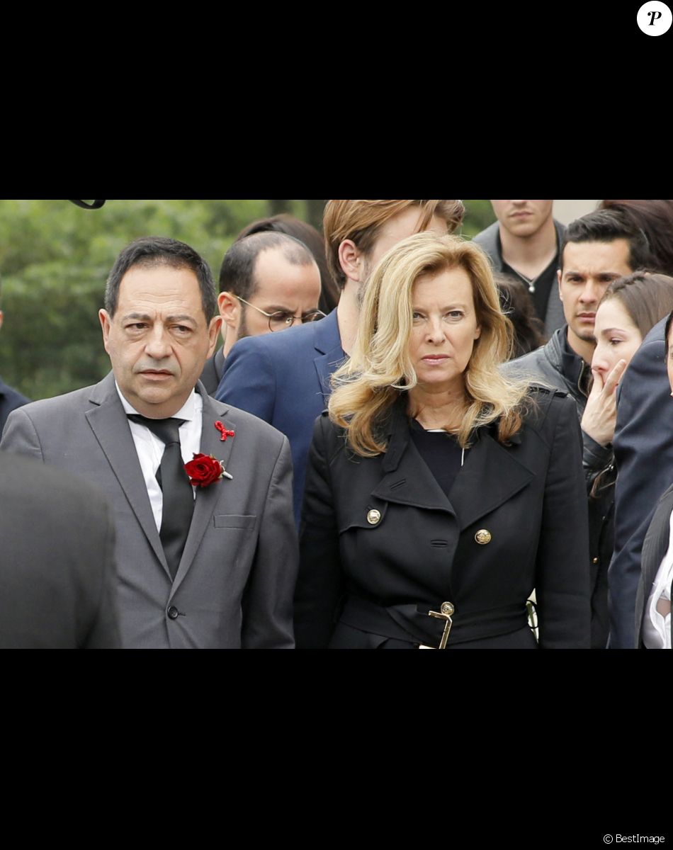 Jean-Luc Romero et Valérie Trierweiler - Obsèques de Christophe Michel (mari de JL Romero) au crématorium du cimetière du Père Lachaise à Paris le 6 juin 2018.