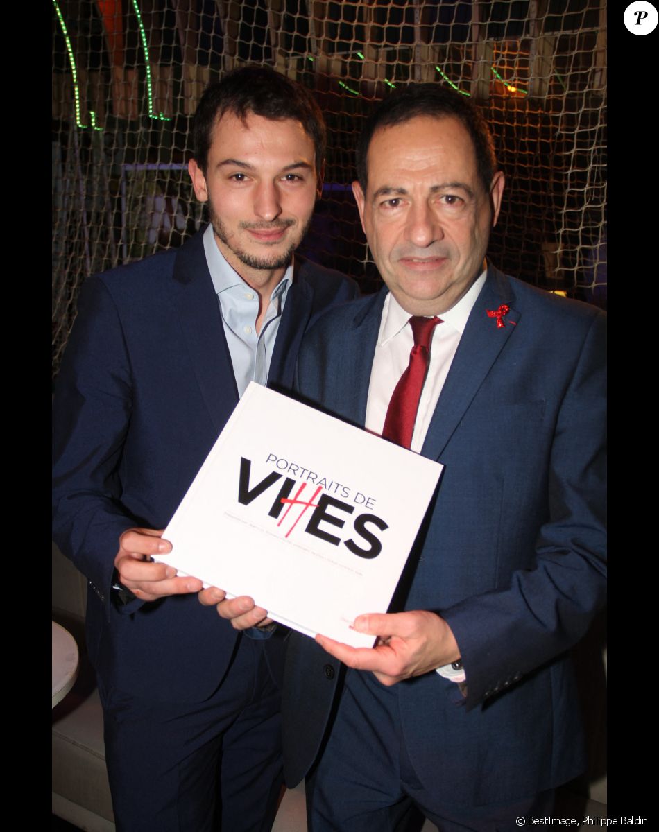 Exclusif - Jean-Luc Romero-Michel (président d'ELCS) et son mari Christophe Michel - Lancement du livre "Portraits de vi(h)es" témoignages de personnes vivant avec le VIH/Sida et de son exposition itinérante au Banana Café à Paris, France, le 29 novembre 2017. © Philippe Baldini/Bestimage