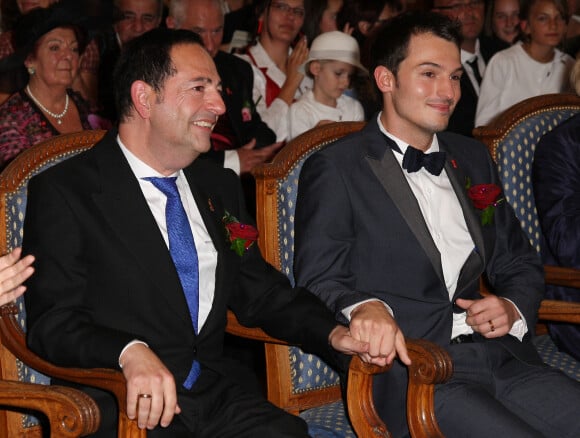 Mariage du conseiller régional PS Jean-Luc Romero et Christophe Michel à la mairie du 12e par le maire de Paris.