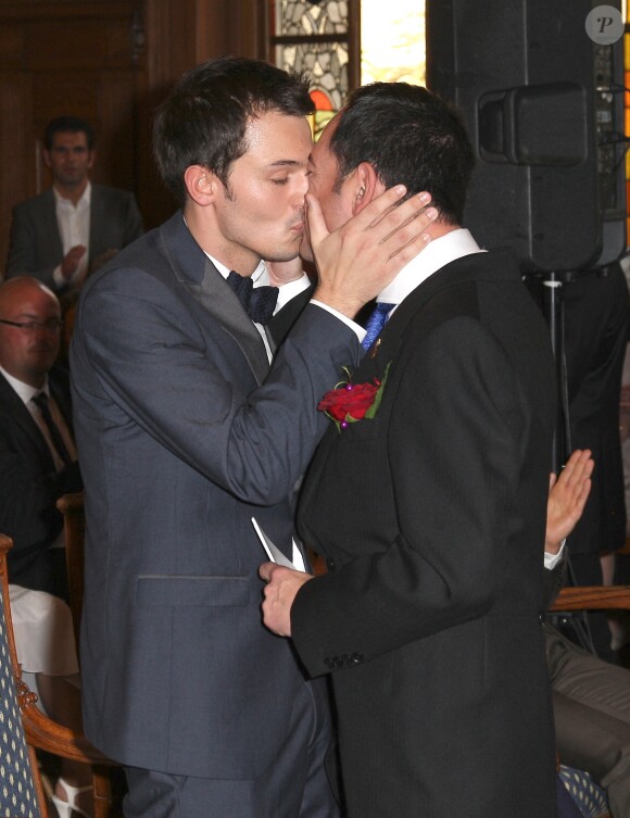 Mariage du conseiller régional PS Jean-Luc Romero et Christophe Michel à la mairie du 12e par le maire de Paris. Le 27 septembre 2013