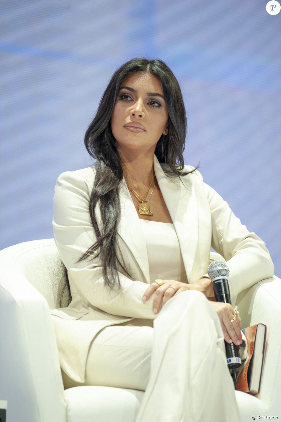 Kim Kardashian s'exprime devant la séance plénière du "Marché des idées" lors du Congrès mondial des technologies de l'information (WCIT 2019) à Erevan, en Arménie le 8 octobre 2019.