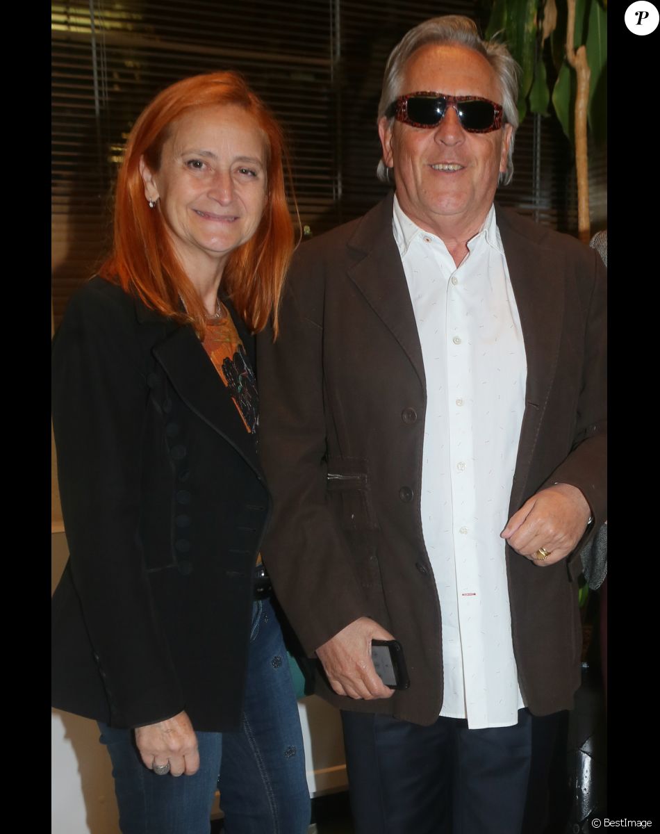 Gilbert Montagné avec sa femme Nikole à la première de "Gilbert Montagné, le visionnaire" au siège de la SACEM à Neuilly-sur-Seine, le 15 novembre 2017. © CVS/Bestimage