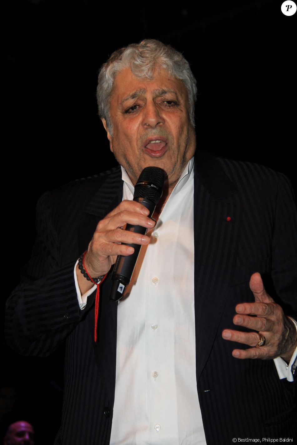 Exclusif - Enrico Macias lors d'un concert exceptionnel au profit de l'association Lehosheet Yad à l'espace Rachi-Guy de Rothschild à Paris, France, le 16 janvier 2020. © Philippe Baldini/Bestimage