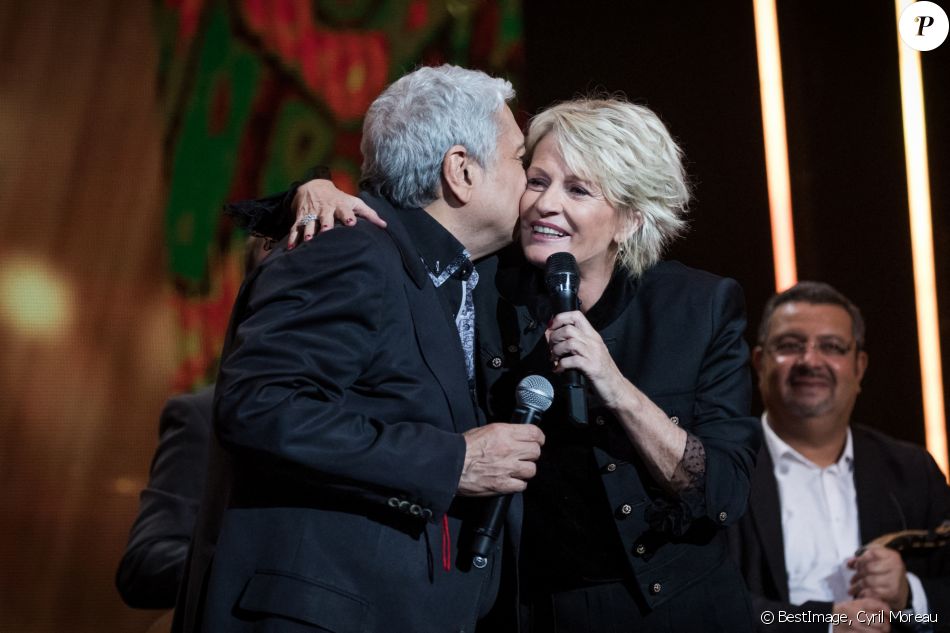 Exclusif - Enrico Macias et Sophie Davant - Enregistrement de l'émission "La Lettre" au Théâtre du Châtelet à Paris. Le 23 octobre 2019. © Cyril Moreau / Bestimage