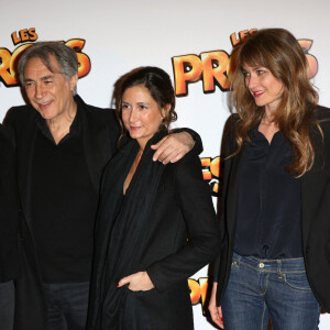 Richard Berry, sa compagne Pascale Louange et ses filles Josephine Berry et Coline Berry - Premiere du film "Les Profs" au Grand Rex à Paris