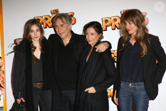 Richard Berry, sa compagne Pascale Louange et ses filles Josephine Berry et Coline Berry - Premiere du film "Les Profs" au Grand Rex a Paris, le 9 avril 2013.