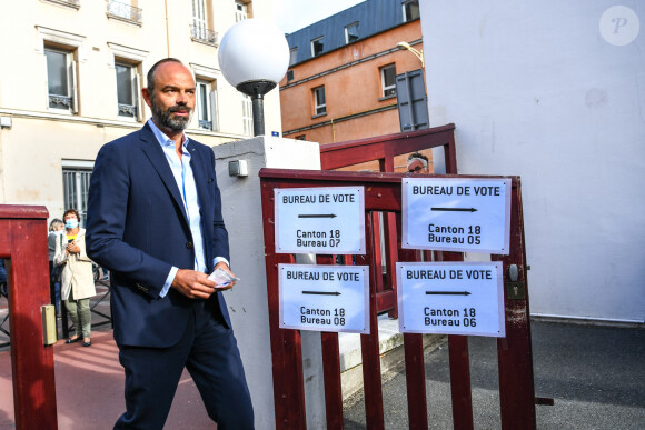 Le Premier ministre Edouard Philippe se rend dans un bureau de vote pour le deuxième tour des municipales 2020 au Havre le 28 juin 2020.