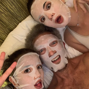 Vincent Cassel pose avec ses filles Deva et Léonie sur Instagram.
