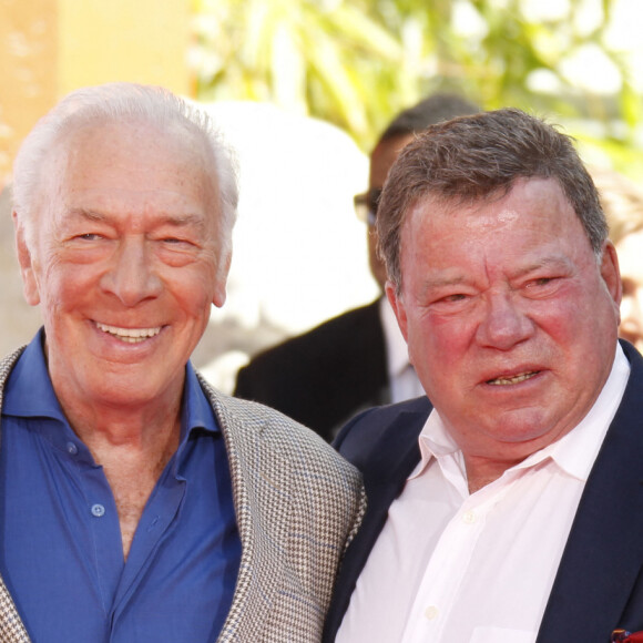 Shirley MacLaine, Christopher Plummer, William Shatner - Christopher Plummer laisse ses empreintes dans le ciment hollywoodien au TCL Chinese Theater à Hollywood, le 27 mars 2015