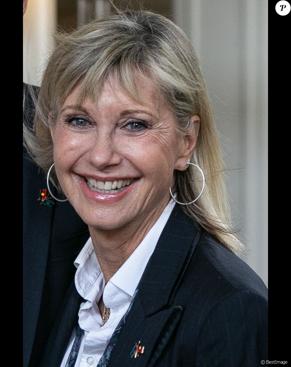 (Info : Olivia Newton-John décorée par la reine Elisabeth II) - Exclusif - Olivia Newton-John et son mari John Easterling à la sortie de l'hôtel "Hyatt" à Canberra, le 18 septembre 2019.