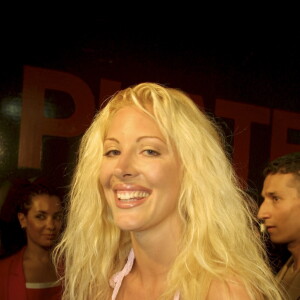 Archives - Loana à la Plaine-Saint-Denis, lors de la finale de Loft Story - 5 juillet 2001