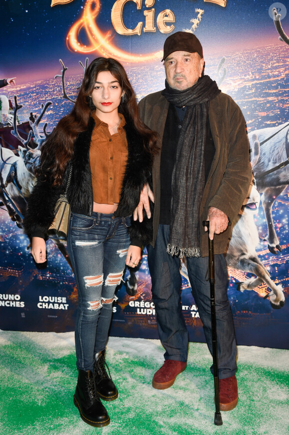 Jean-Claude Carrière et sa fille Kiara - Avant-première du film "Santa & Cie" au cinéma Pathé Beaugrenelle à Paris le 3 décembre 2017. © Coadic Guirec/Bestimage