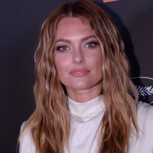 Caroline Receveur au photocall de la soirée "Orange" sur la plage de l'hôtel Majectic lors du 72ème Festival International du Film de Cannes, le 18 mai 2019. © Rachid Bellak/Bestimage