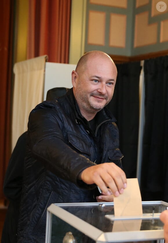 Sébastien Cauet vote à la mairie du Touquet pour le second tour de l'élection présidentielle le 7 mai 2017. © Dominique Jacovides - Sébastien Valiela / Bestimage