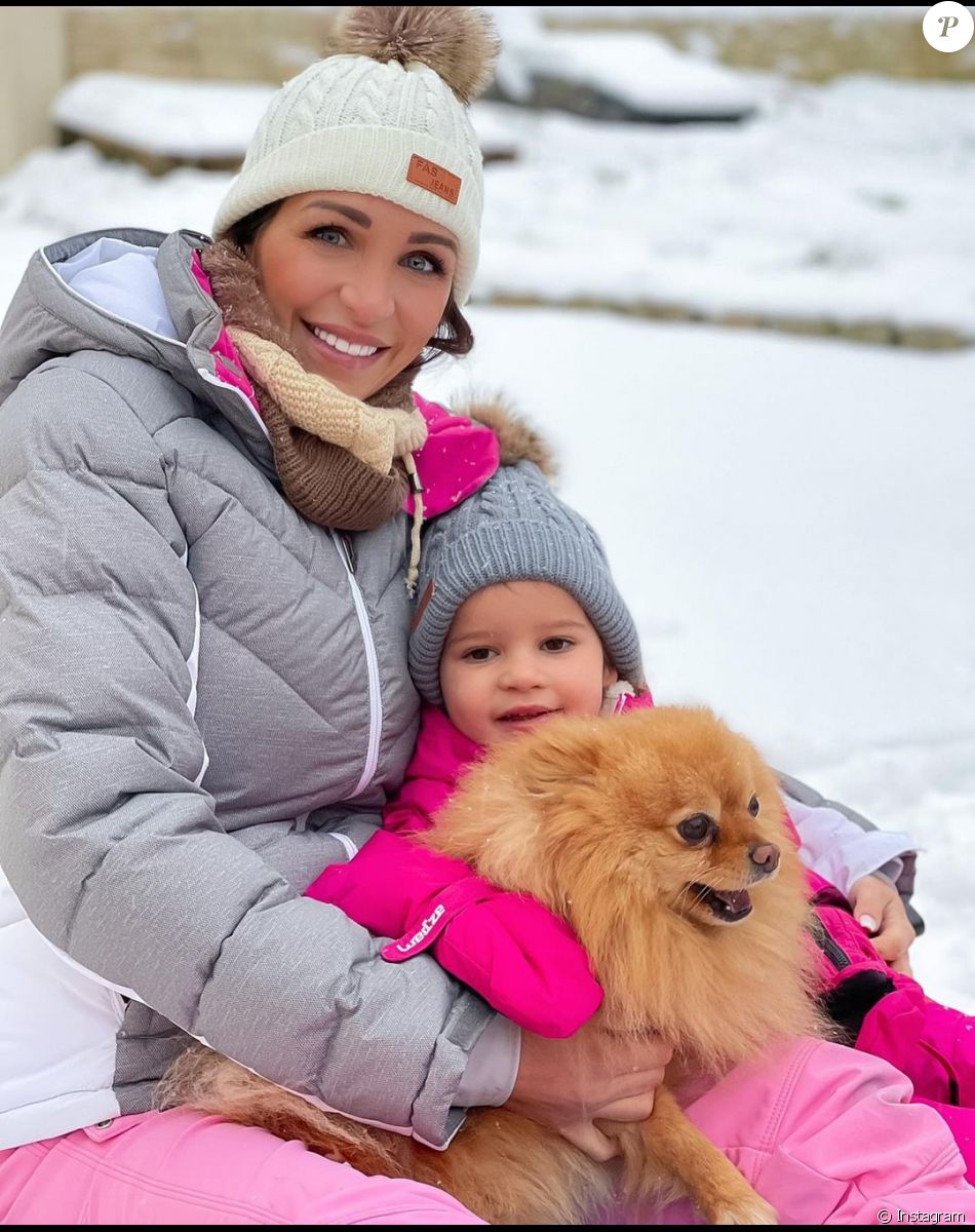 Julia Paredes et sa fille Luna profitent de la neige, le 16 janvier 2021