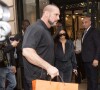Kim Kardashian fait du shopping à Paris avec Pascal Duvier (garde du corps)  le 1er octobre 2016.