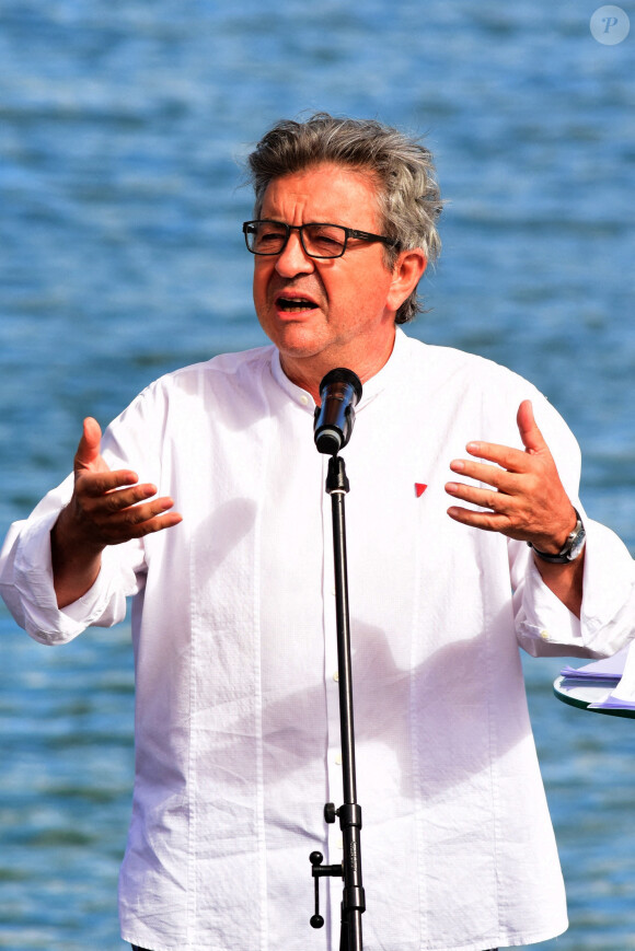 Jean-Luc Mélenchon prononce un discours devant les militants - Université d'été du parti "La France Insoumise", baptisée Amphis, à Châteauneuf-sur-Isère près de Valence, le 23 août 2020.