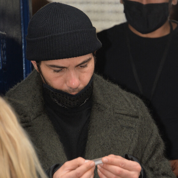 Tahar Rahim - Défilé Paco Rabanne collection Printemps-Eté 2021 lors de la fashion week de Paris. Le 4 octobre 2020. @Veeren Ramsamy-Christophe Clovis/Bestimage