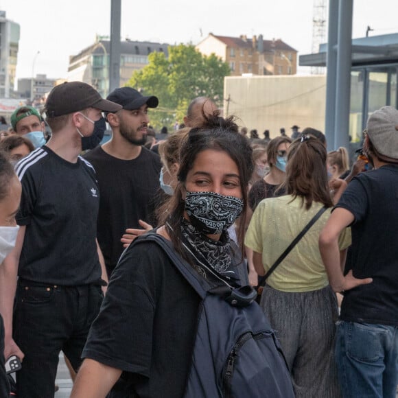 Leïla Bekhti - People à la manifestation de soutien à Adama Traoré devant le tribunal de Paris le 2 juin 2020. © Jlppa / Bestimage