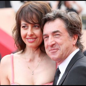 Valérie Bonneton et François Cluzet - Montée des marches du film "À l'origine" au 62e festival du film de Cannes