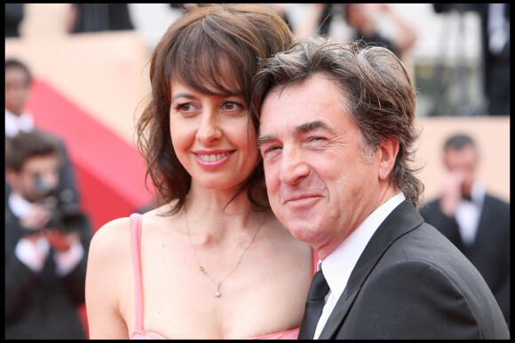 Valérie Bonneton et François Cluzet - Montée des marches du film "À l'origine" au 62e festival du film de Cannes