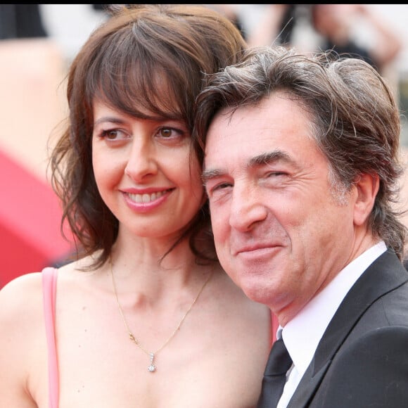 Valérie Bonneton et François Cluzet - Montée des marches du film "À l'origine" au 62e festival du film de Cannes