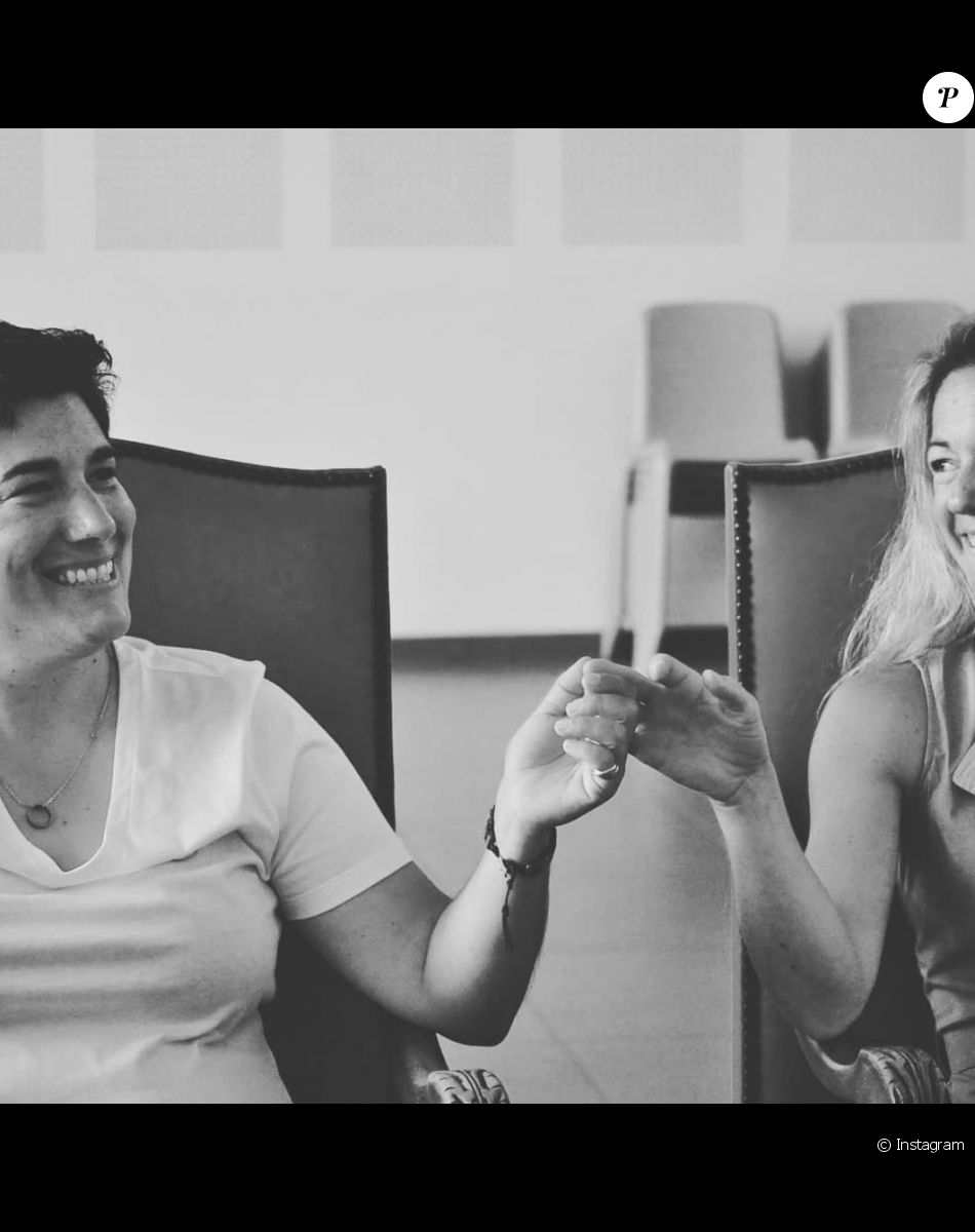 Anne-Laure Sibon de la "Star Academy" fêtent la Saint-Valentin avec Olivia - 14 février 2021