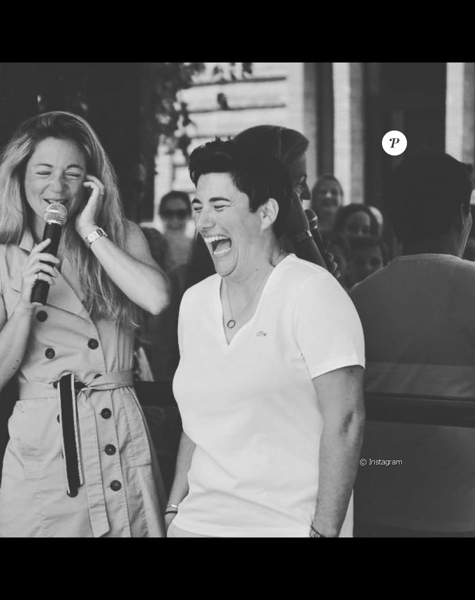 Anne-Laure Sibon de la "Star Academy" fêtent la Saint-Valentin avec Olivia - 14 février 2021