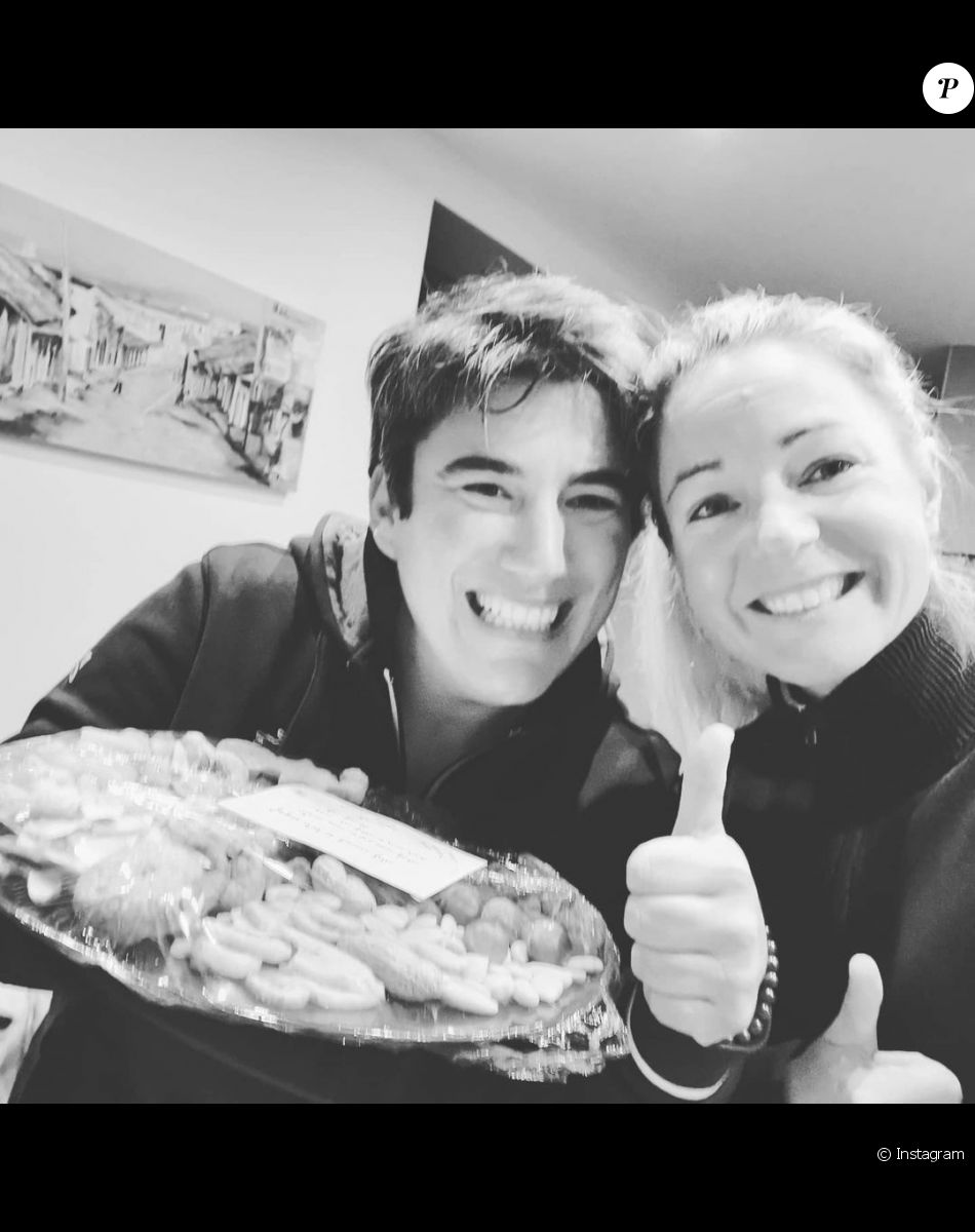 Anne-Laure Sibon de la "Star Academy" fêtent la Saint-Valentin avec Olivia - 14 février 2021