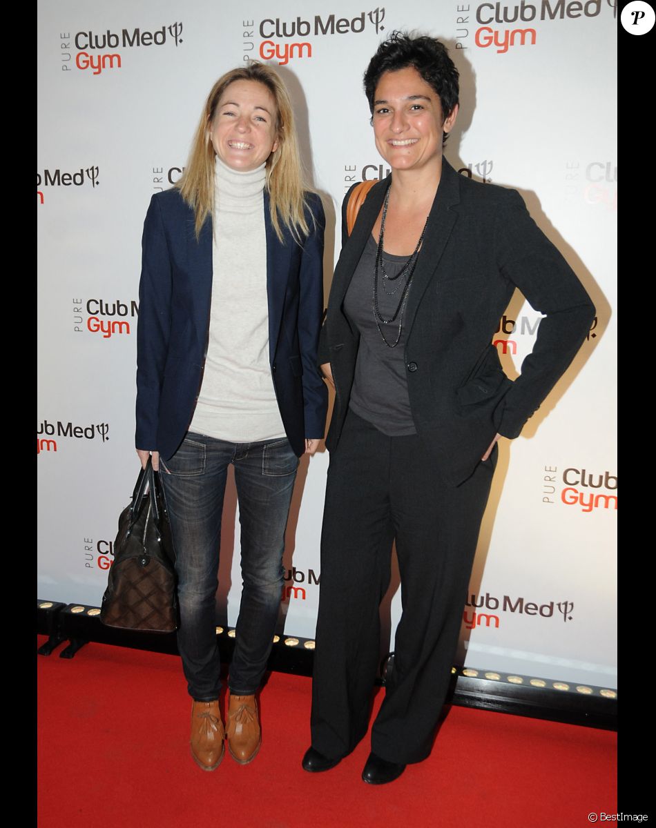 Anne-Laure Sibon de la "Star Academy" à l'inauguration du Pure Club Med Gym à la place de la Bastille, à Paris, le 7 juin 2012