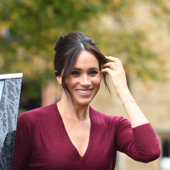 Le prince Harry, duc de Sussex, et Meghan Markle, duchesse de Sussex, arrivent pour une réunion sur l'égalité des genres avec les membres du Queen's Commonwealth Trust (dont elle est vice-présidente) et du sommet One Young World au château de Windsor, le 25 octobre 2019.