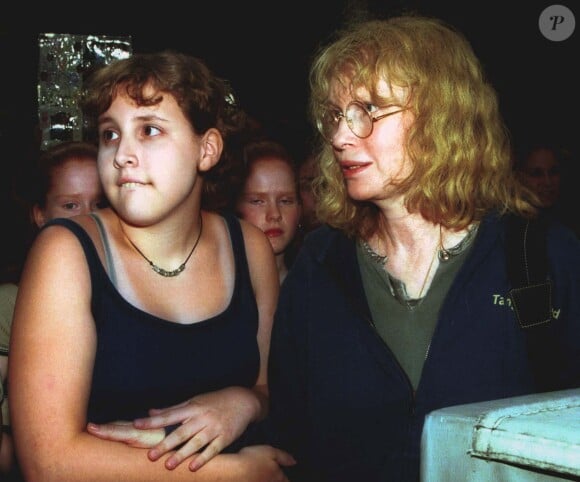 Mia Farrow et sa fille adoptive Dylan Farrow lors d'un concert des N'Sync à New-York.