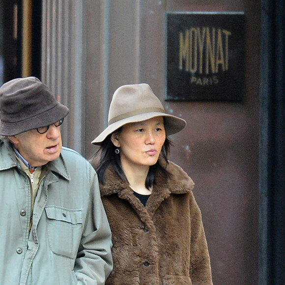 Exclusif - Woody Allen et sa femme Soon-Yi Previn font une promenade à New York le 28 février 2020.