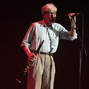 Woody Allen en concert avec son groupe "The Eddy Davis New Orleans Jazz Band" lors du festival "Pedralbes" à Barcelone. Le 18 juin 2019.
