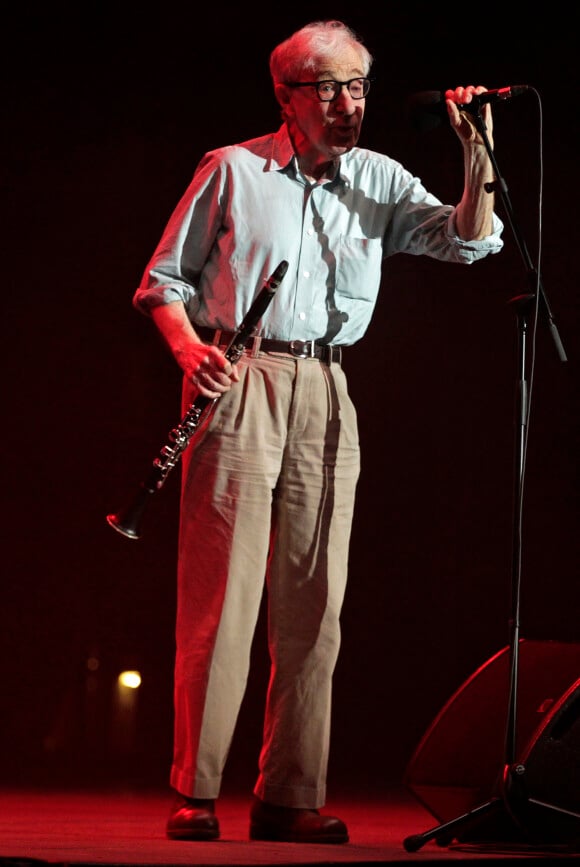 Woody Allen en concert avec son groupe "The Eddy Davis New Orleans Jazz Band" lors du festival "Pedralbes" à Barcelone. Le 18 juin 2019.