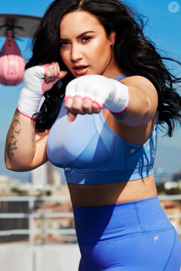 Demi Lovato pose pour la nouvelle collection de vêtements de sport Fabletics le 6 avril 2020.