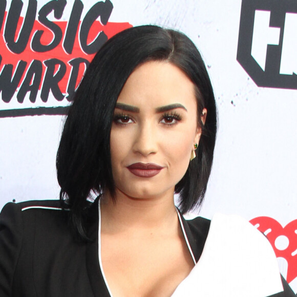 Demi Lovato - Photocall de la soirée des iHeartRadio Music Awards à Inglewood, le 3 avril 2016.