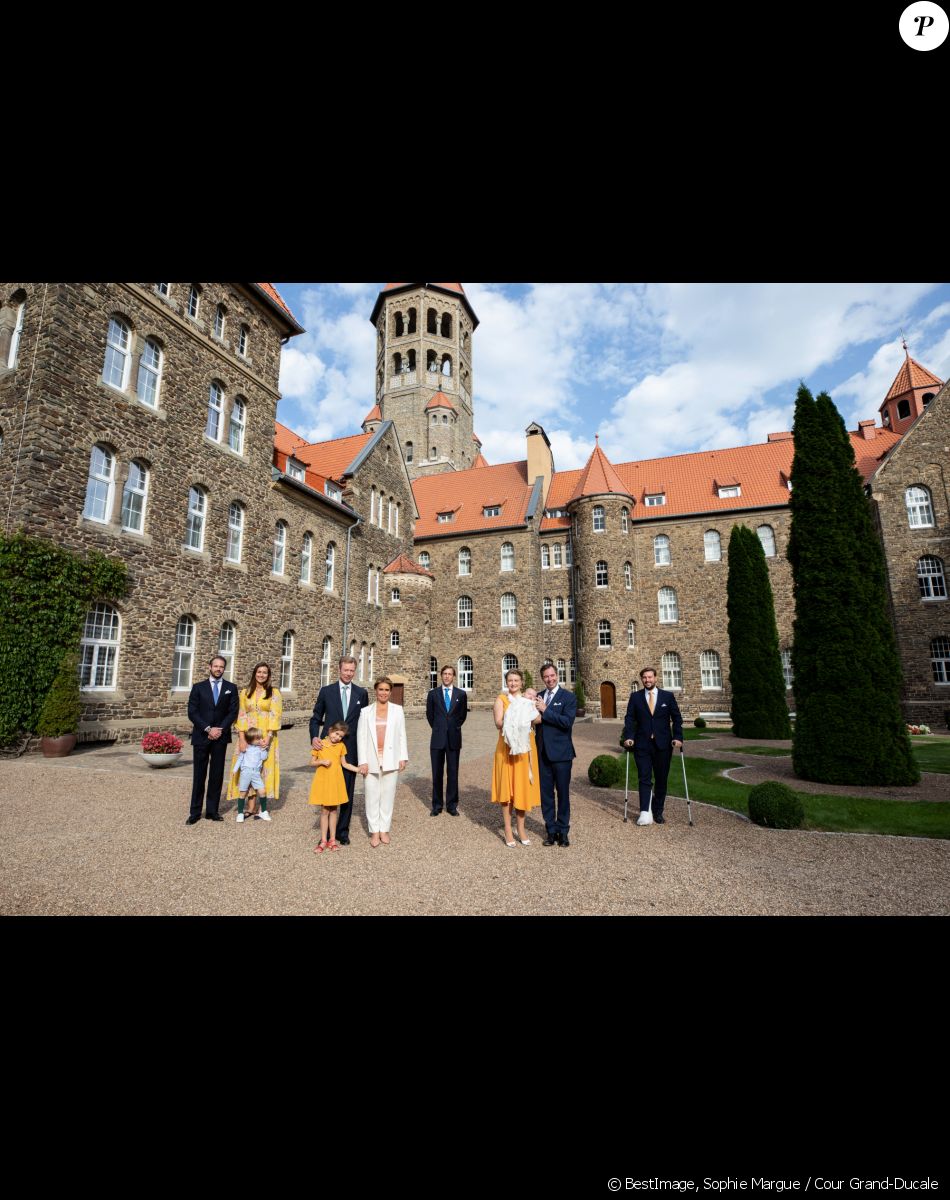 Le prince Félix de Luxembourg, le Prince Guillaume de Luxembourg, La comtesse Stéphanie de Lannoy, grande-duchesse héritière de Luxembourg, Le Prince Charles de Luxembourg, Le prince Félix de Luxembourg, La princesse Claire de Luxembourg, La princesse Amalia de Luxembourg, Le prince Liam de Luxembourg, Le grand-duc Henri de Luxembourg, La grande-duchesse Maria Teresa de Luxembourg,Le prince Sébastien de Luxembourg - Baptême du Prince Charles de Luxembourg à l'Abbaye Saint-Maurice-et-Saint-Maur, Clervaux, Luxembourg, 19 septembre 2020. © Sophie Margue / Cour Grand-Ducale via Bestimage
