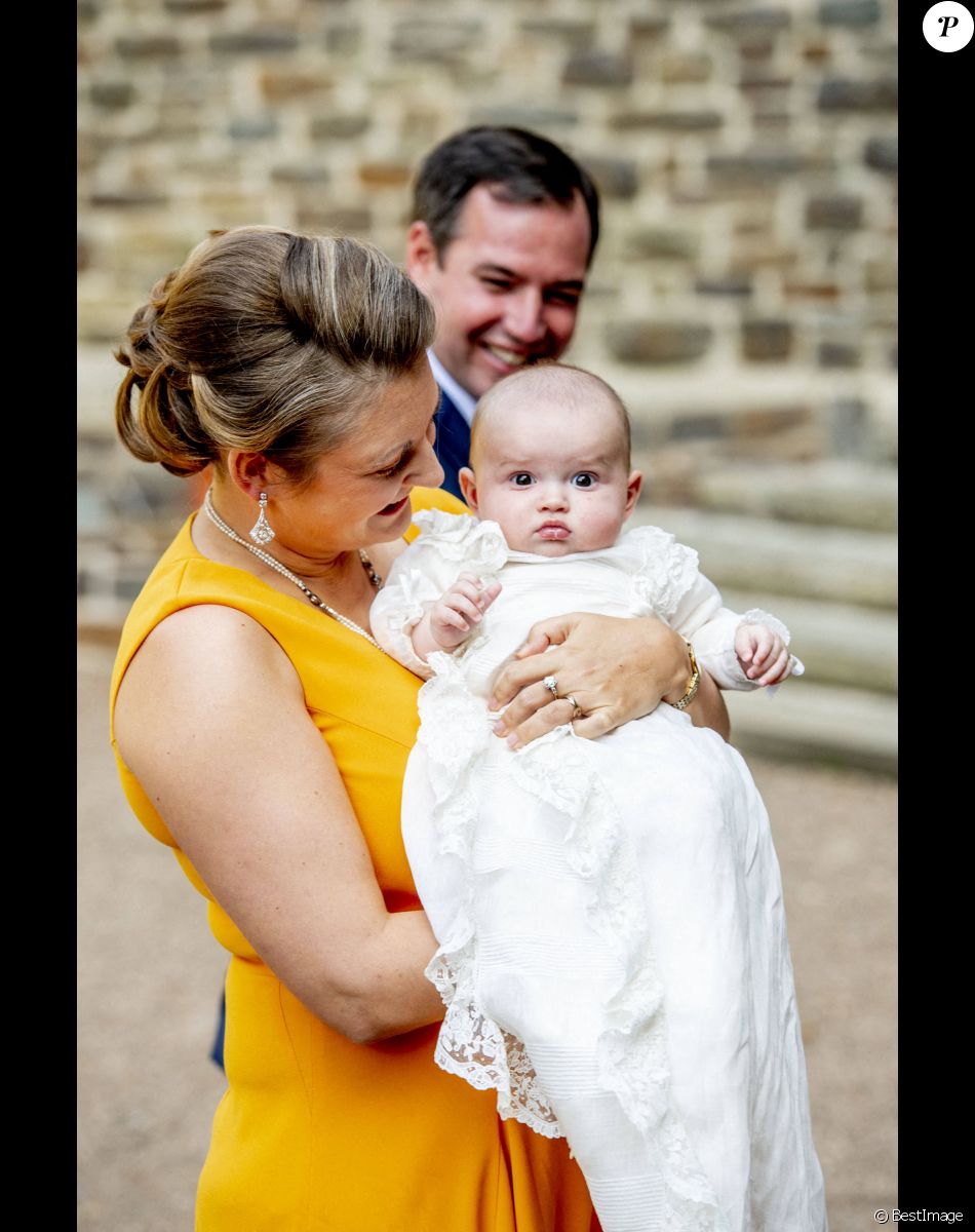 La comtesse Stéphanie de Lannoy, grande-duchesse héritière de Luxembourg, Grand-duc Guillaume, Prince Charles Jean Philippe Joseph Marie Guillaume - Baptême du Prince Charles de Luxembourg à l'Abbaye Saint-Maurice-et-Saint-Maur, Clervaux, Luxembourg, 19 septembre 2020
