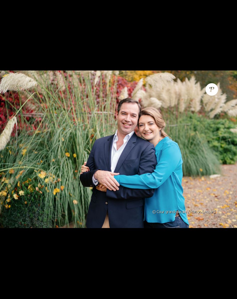 Le prince Guillaume et la princesse Stéphanie annoncent l'arrivée de leur premier enfant au printemps 2020. Portrait officiel publié le 6 décembre 2019.