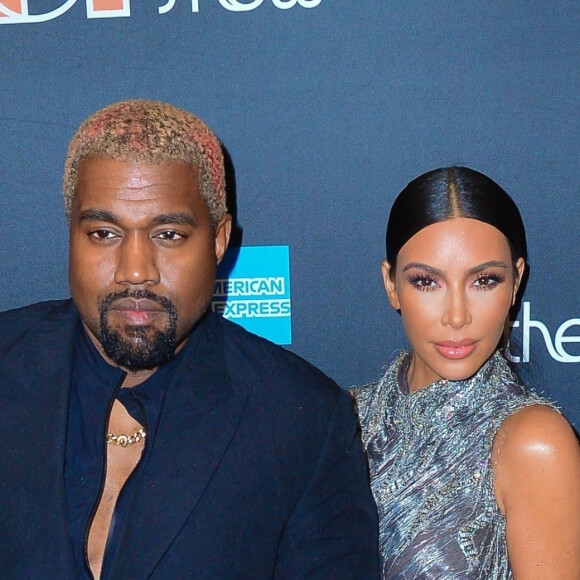 Kim Kardashian et son mari Kanye West arrivent à la première du spectacle de Cher au théâtre Neil Simon à New York, le 3 décembre 2018.