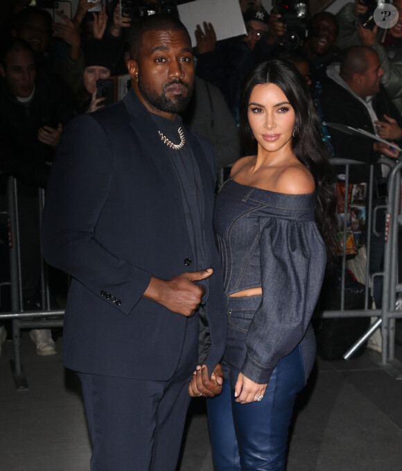 Kim Kardashian et son mari Kanye West arrivent très amoureux à la soirée WSJ Innovators Awards au musée d'Art Moderne à New York, le 6 novembre 2019.