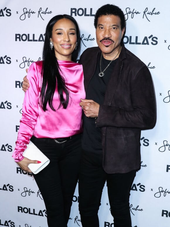 Lisa Parigi et son compagnon Lionel Richie à la soirée Rolla's x S. Richie Collection au Harriet's Rooftop dans le quartier de West Hollywood à Los Angeles, le 20 février 2020