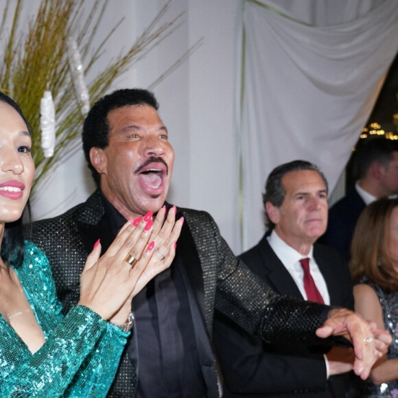 Exclusif - Lionel Richie et sa compagne Lisa Parigi - Le chanteur américain Lionel Richie reçoit le prix Capri de la personnalité de l'année 2019 à l'hôtel de Russie à Rome, le 15 décembre 2019. Lionel qui a rencontré le pape François après avoir joué au concert de Noël du Vatican, était avec sa compagne L.Parigi et son manager B.Erskovitz, le réalisateur R.Cenci, le flûtiste A.Griminelli avec sa femme Rossana (ex Miss Colombie).