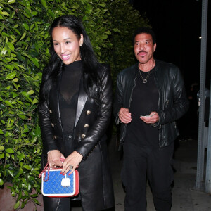 Lionel Richie et sa compagne Lisa Parigi sont allés dîner au restaurant "Giorgio Baldi" à Santa Monica. Le 17 avril 2019