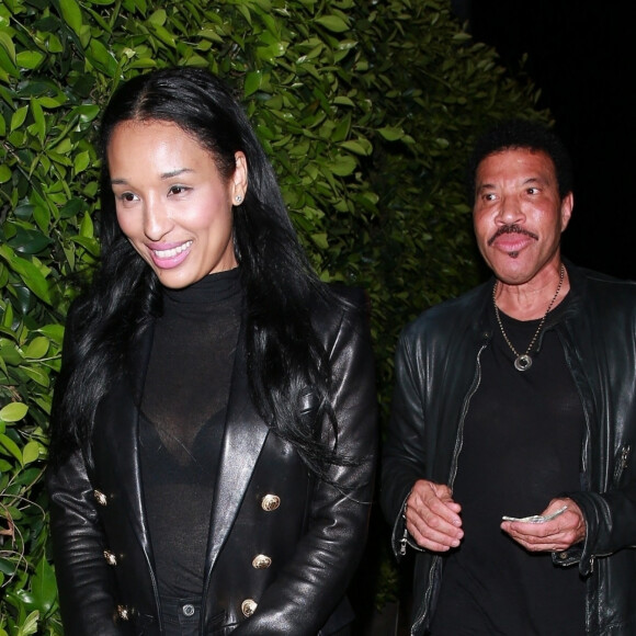 Lionel Richie et sa compagne Lisa Parigi sont allés dîner au restaurant "Giorgio Baldi" à Santa Monica. Le 17 avril 2019