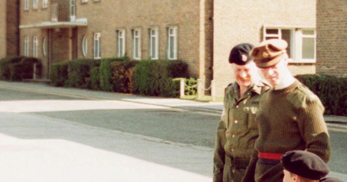 Diana Et James Hewitt Sur Un Camp Militaire Anglais En 1994 Purepeople