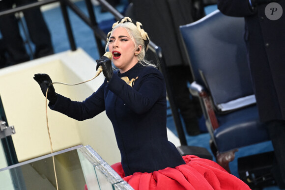 Lady Gaga chante "The Star-Spangled Banner" lors de la cérémonie d'investiture de Joe Biden,46e président des États-Unis au Capitole de Washington DC @REUTERS/Jonathan Ernst/Pool