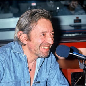 Archives - Serge Gainsbourg dans les studios d'Europe 1 en 1989